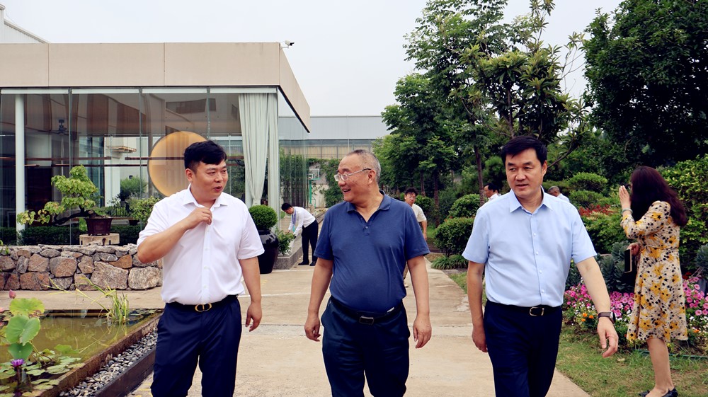 全省民建會(huì)員之家建設(shè)觀(guān)摩團(tuán)參觀(guān)洛陽(yáng)開(kāi)元集團(tuán)民建“會(huì)員之家”